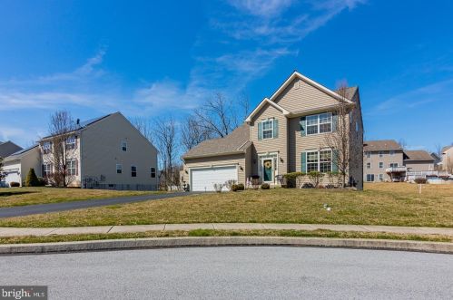303 8th Ave, Parkesburg PA  19365-1359 exterior