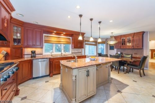 9 Memory Ln, Dover NJ  07869-4205 exterior