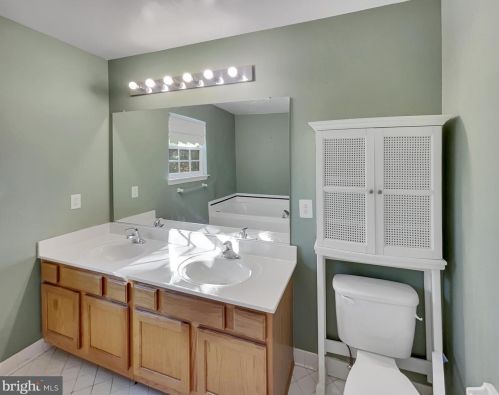 5771 Rhode Island Dr, Woodbridge VA  22193-3830 exterior