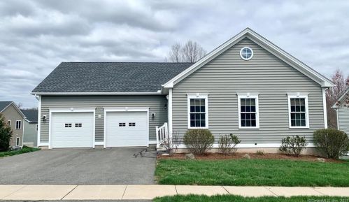 16 Chamberlain Xing, Windsor Locks CT  06096-1331 exterior