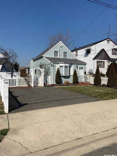 49 3rd Ave, East Rockaway NY  11518-1914 exterior