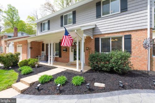 5526 Yorkshire St, Springfield, VA 22151-1426