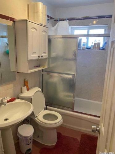 395 Oakland Ave, Central Islip NY  11722-2013 exterior