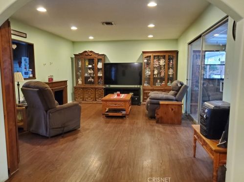 1640 Casarin Ave, Simi Valley, CA 93065-4515