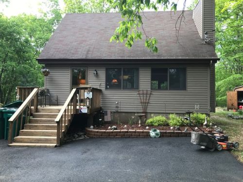 122 Laurel Dr, Dingmans Ferry, PA 18328-3425