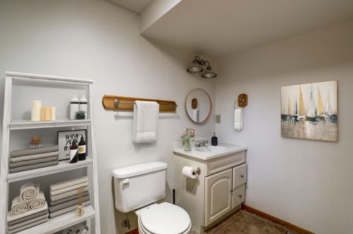 2234 Glenbrook Ln, Thiensville WI  53092-3116 exterior