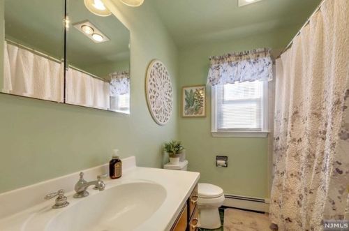 437 Northern Pkwy, Ridgewood NJ  07450-1720 exterior