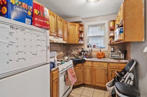 4 Lafayette Ave, New Rochelle, NY 10801-6002