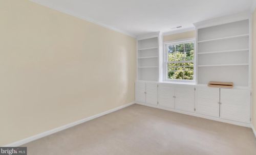 2827 Flagmaker Dr, Falls Church VA  22042-2204 exterior