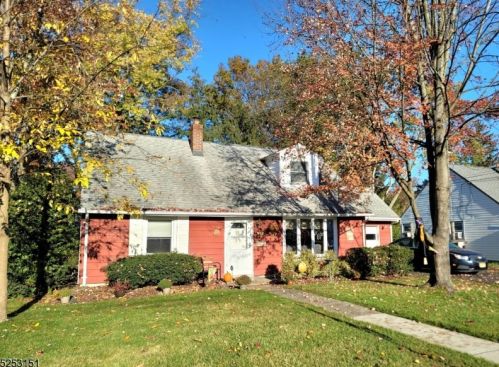 169 Donato Dr, West Paterson, NJ 07424-1347