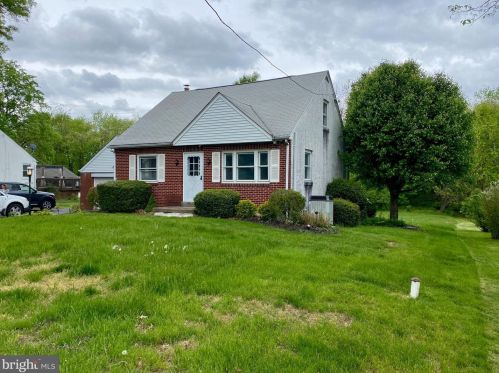 2128 Line St, Lansdale, PA 19446-1005