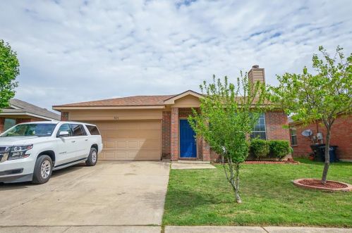 925 Buffalo Springs Dr, Fort Worth, TX 76140-5730