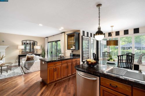 529 Buttonwood Dr, Danville, CA 94506-2161