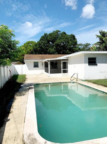 217 Lincoln Cir, Saint Petersburg, FL 33702-6718