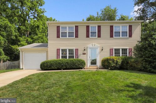 5301 Crown Point Rd, Springfield, VA 22015-1716