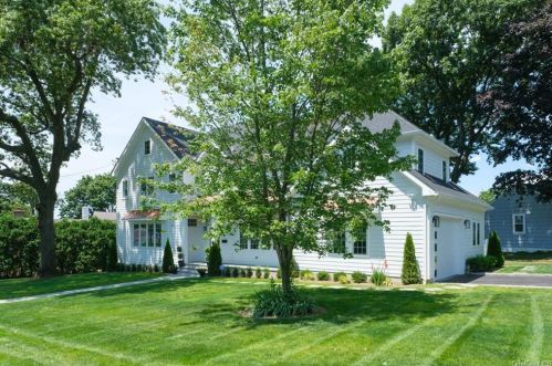 11 Manger Cir, New Rochelle NY  10803-2627 exterior