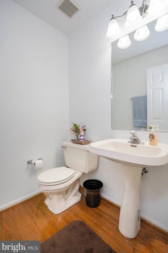 1 Glacier Ct, Bear DE  19701-1779 exterior