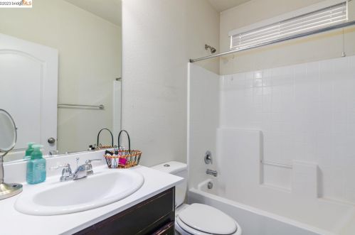 415 Sonnet Ct, Oakley CA  94561-5087 exterior