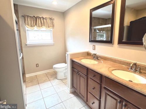 337 Hanby Cir, Boothwyn PA  19061-2319 exterior