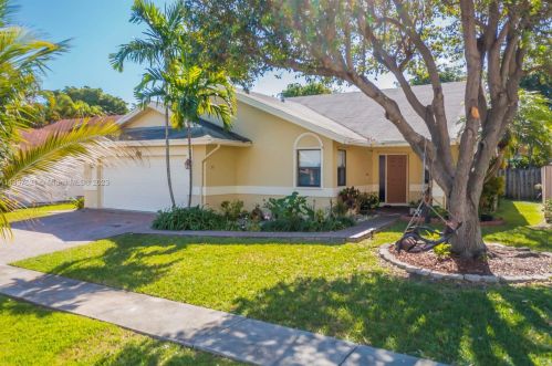 216 9th St, Dania Beach FL  33004-4439 exterior