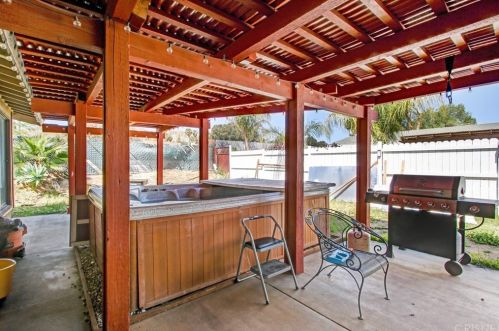 31921 Emerald Ln, Santa Clarita CA  91384-3102 exterior