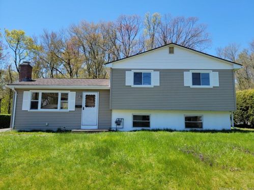 33 Hemingway St, Plainville, CT 06062-2618
