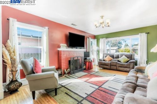 2708 Humboldt Ave, Oakland CA  94602-3635 exterior