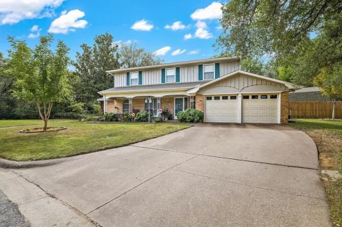 714 Live Oak Dr, Euless, TX 76040-3900