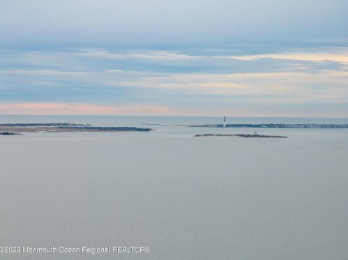 1600 Bch Blvd, Lacey NJ  08731-5031 exterior