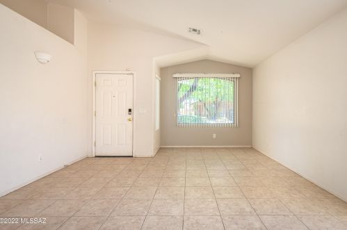 7574 Carlisle Ave, Tucson, AZ 85746-2518