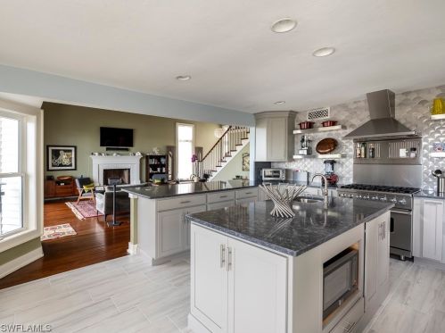 5690 Pne Tree Dr, Sanibel FL 33957-2304 exterior