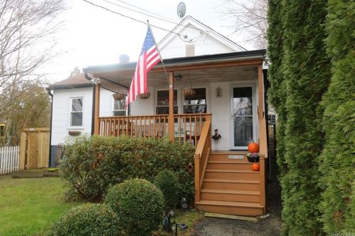 330 Forest Rd, Mahopac, NY 10541-1116