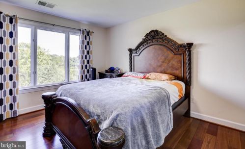 20405 Crimson Pl, Leesburg VA 20175-6362 exterior