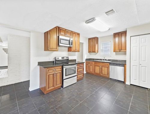 817 Willow Creek Dr, Morgans Point TX  77571-2730 exterior