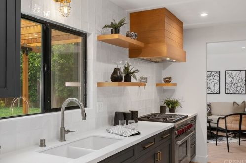 4070 Bakman Ave, North Hollywood CA  91602-3302 exterior