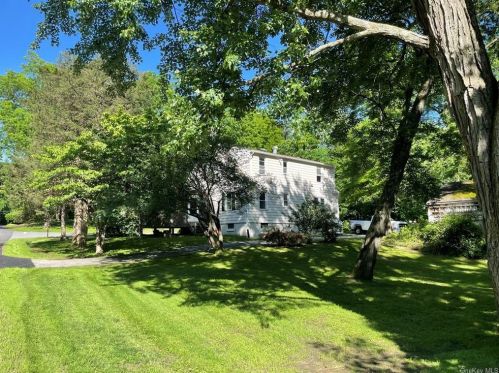 2 Plz Rd, New Hamburg NY  12590-3814 exterior