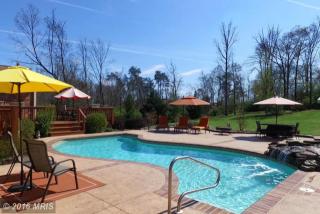 11 Cedar Dr, Sterling VA  20164-8607 exterior