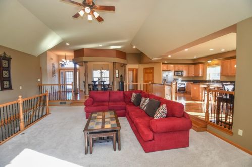 118 Kestrel Way, Chenequa, WI 53029-2914