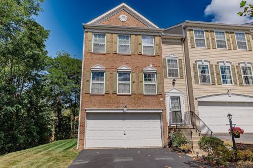 120 Lockheed Dr, Moon Twp, PA 15108-2406
