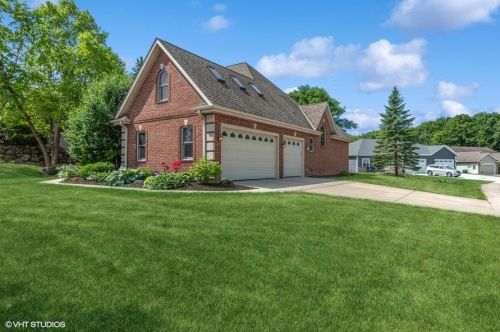 2910 Kilkenny Ct, West Bend, WI 53095-2997