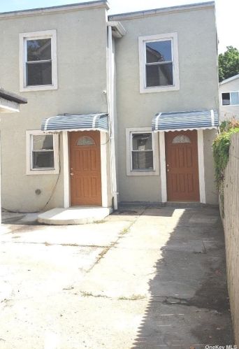 109-27 156th St, Jamaica, NY 11433-1925