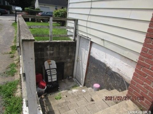 15 Booker Ave, Wheatley Heights NY  11798-4502 exterior