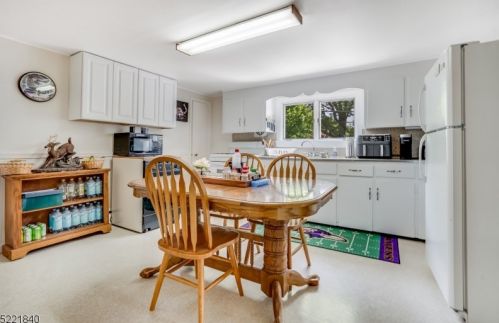 3 Amwell Rd, Flemington NJ  08822-1942 exterior