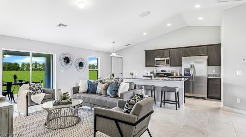 2624 3rd Pl, Cape Coral, FL 33993-8781