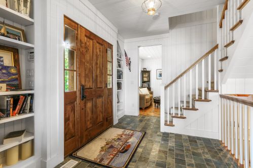 9 Hillside Dr, Lake Geneva, WI 53147-9707