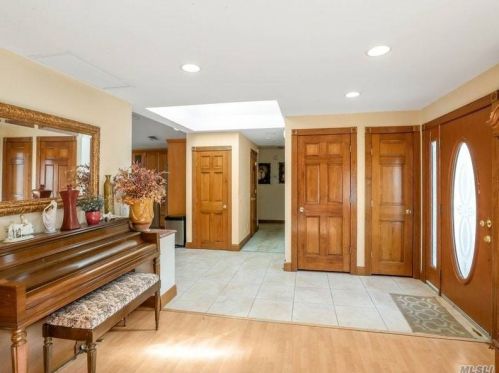 59 Marian Ln, Muttontown, NY 11753-1837