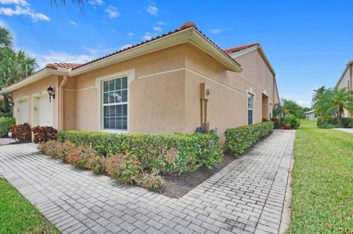 8586 Logia Cir, Boynton Beach, FL 33472-7111