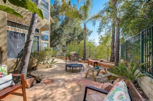 136 Valero Cir, Calabasas CA  91377-5551 exterior