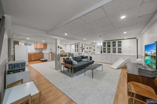 27 Hering Rd, Montvale NJ  07645-1226 exterior