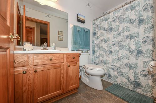 618 Park Dr, Waterford WI  53185-2890 exterior